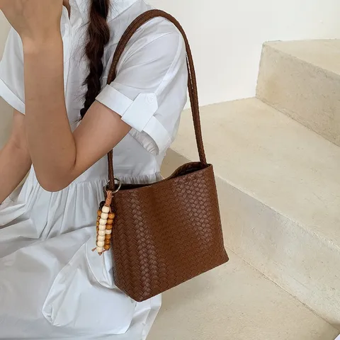 Sac Seau en Cuir Souple Tissé à la Mode pour Femmes Sac Bandoulière Urbain Chic Sac à Main de Navette de Grande Capacité