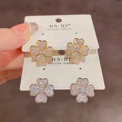 Pendientes de Cobre Chapados en Oro Real Trébol de Cuatro Hojas con Strass Pendientes de Aro de Lujo con Flores para Mujer Joyería de Fiesta