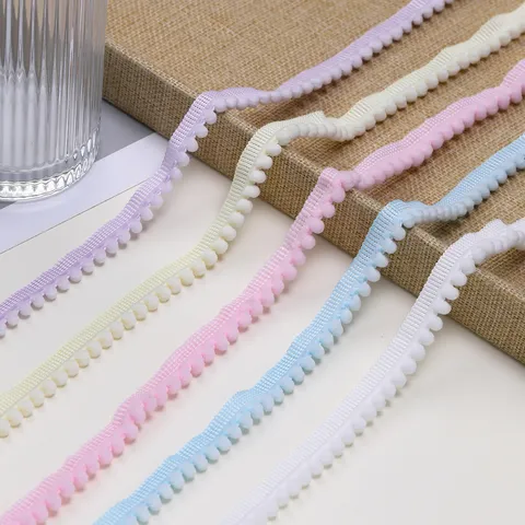 Nastro in Pizzo Pompon di Poliestere Colorato Nastro a Pois per Vestiti da Bambola Fai da Te Accessori per Capelli Decorazione Scatola Regalo Tessuto per Cucire