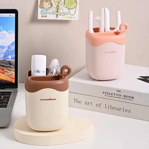 Minimalist Plastic Pen Holder Cute Multi-Function Desktop Storage Bucket With Heart Handle Office And School Supplies