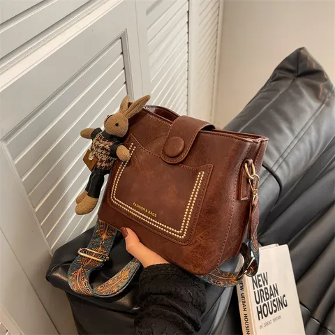 Borsa a Tracolla Retro in Pelle PU da Donna Elegante Borsa a Secchiello Con Ciondolo