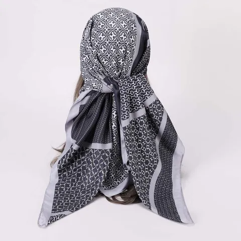 Foulard Quadrato da Donna in Raso Stampa Catena Geometrica Hijab Collo Foulard Moda Avvolgitore Testa Accessori Quotidiani da Donna