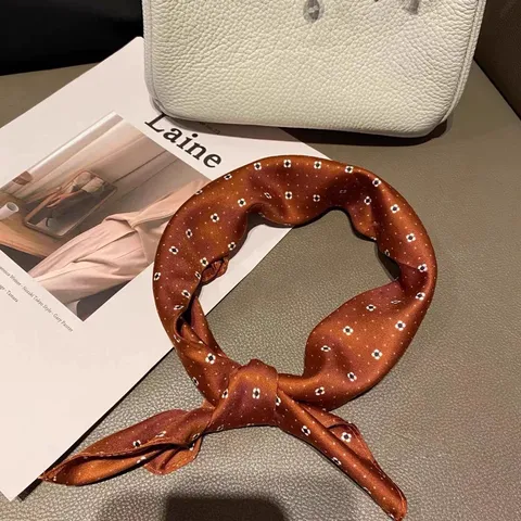 Donne Moda Stampa a Pois Sciarpa Quadrata Leggera Raso Seta Sensazione Sciarpa da Collo Quotidiano Casual Chic Fascia per Capelli Accessori da Viaggio