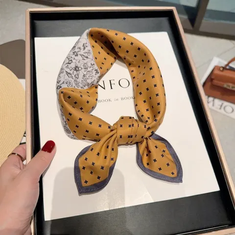 Sciarpa Quadrata in Poliestere alla Moda da Donna Stampa Geometrica a Pois Floreale Accessorio Versatile