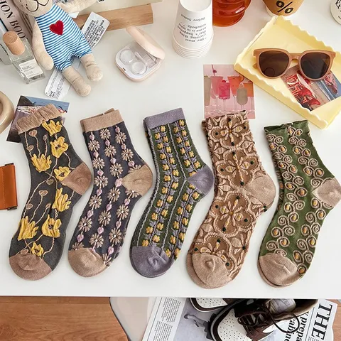 Women Retro Ethnic Style Mid Tube Socks Cotton Blend Vintage Court Floral 3D Embossed Casual Fashion Hosiery