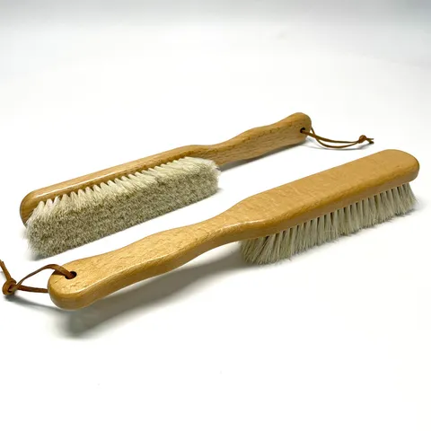 Brosse de Nettoyage à Long Manche en Bois de Hêtre et Crin de Cheval Blanc Poils Souples Brosse de Polissage et Dépoussiérage pour Chaussures et Vêtements