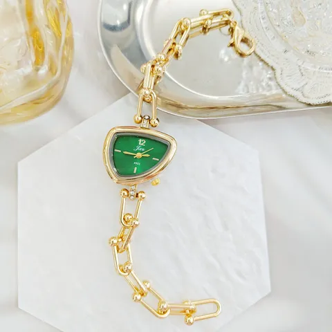 Mode Niche Onregelmatige Geometrische Driehoek Quartz Horloge Elegante Goud Dikke Schakelketting Armband Analoge Weergave Strass Wijzerplaat Polshorloge Cadeau Voor Dames
