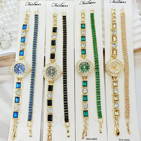 Montre à Quartz Rétro pour Femmes et Ensemble Bracelet Strass Luxe Alliage Plaqué Or Montre-Bracelet Cadeau Bijoux