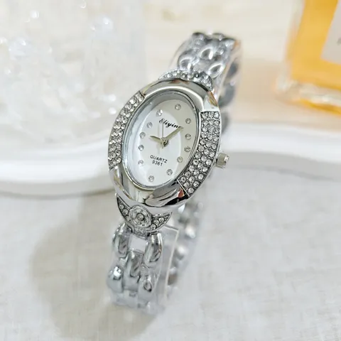 Fashion Vintage Alloy Rhinestone Women Watch Luxury Oval Bangle Bracelet Quartz Watch Elegant Retro Ladies Jewelry Wristwatch
