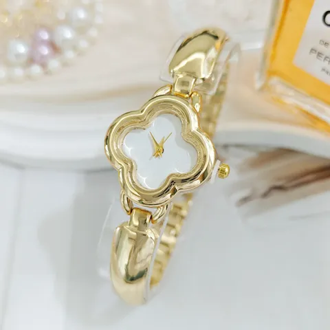 Women's Fashion Luxury Four-Leaf Clover Bracelet Watch Elegant Alloy Quartz Analog Watch Delicate Jewelry Watch For Ladies