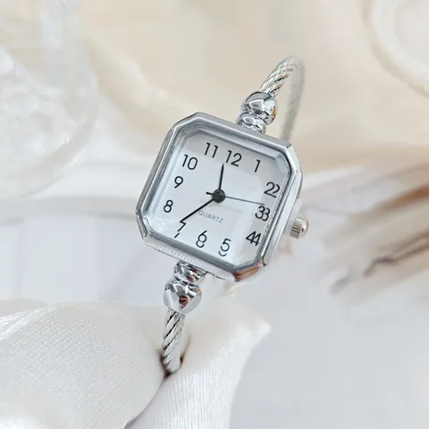 Orologio a Bracciale Quadrato da Donna Scala a Numeri Romani Moda Lega Quarzo Orologio da Polso per Signore Eleganti Studenti