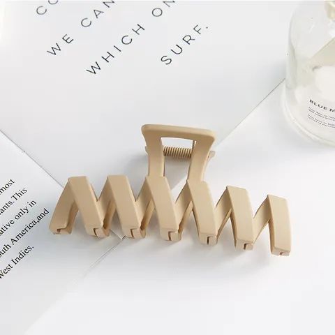 Minimalist Retro Plastic Hair Claw Clip Large Matte Geometric Shark Clip Hair Styling Accessories For Women Daily Hair Catch