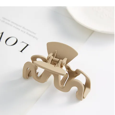 Minimalist Matte Plastic Hair Claw Clip For Women Fashion Shark Hair Catch Large Hair Accessories Daily Styling
