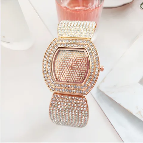 Luxe Full Diamond Tonneau Horloge Vrouwen Sterrenhemel Strass Ingelegde Legering Quartz Armband Horloge Mode Dames Polshorloge