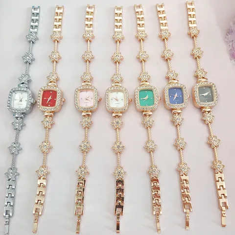 Damen Mode Strass Quadratische Uhr Legierung Blütenblatt Armbanduhr Koreanische Einfache Quarzuhr Für Studenten Damen