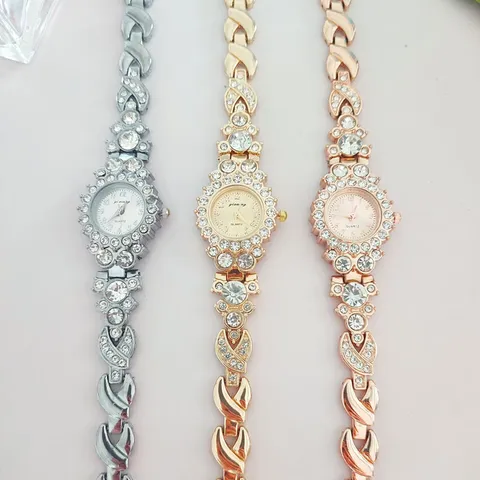 Luxury Alloy Rhinestone Women Watch Fashion Full Crystal Analog Pointer Quartz Watch Round Bracelet Wristwatch Elegant Girls Decorative Jewelry Clock
