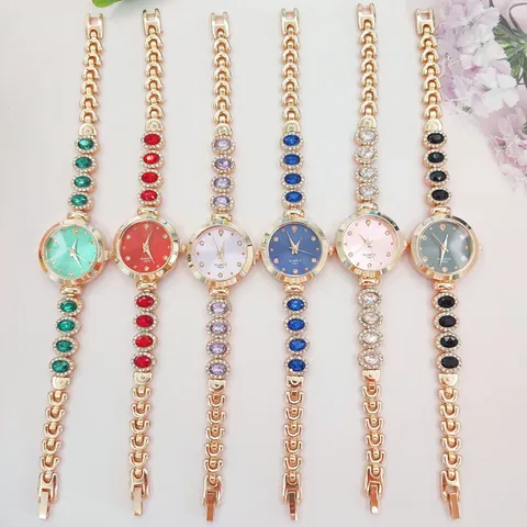Damen Armbanduhr Fashion Luxus Strass Analog Quarz Uhr Elegant Eingelegt Edelstein Legierung Metallkette Schmuck Für Damen