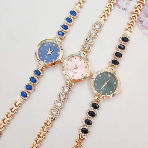 Damen Armbanduhr Fashion Luxus Strass Analog Quarz Uhr Elegant Eingelegt Edelstein Legierung Metallkette Schmuck Für Damen