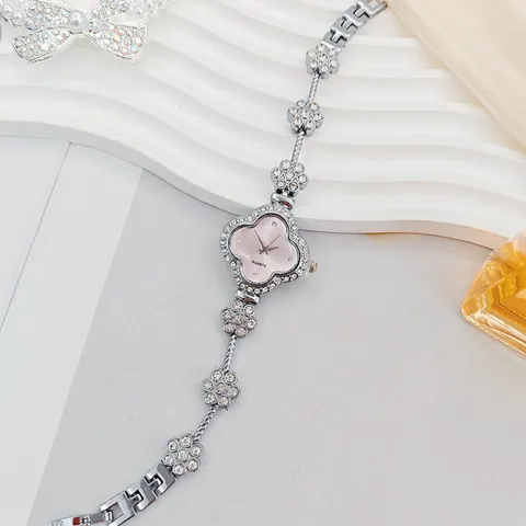 Montre Bracelet Trèfle à Quatre Feuilles Luxe Strass pour Femmes Montre à Quartz en Alliage Élégante avec Design Floral Incrusté Bijoux