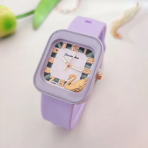 Montre en Silicone pour Femmes Décontractée Cadran Carré Simple Montre de Bracelet de Quartz Numérique Élégante Décoration de Cygne pour Étudiantes Cadeau
