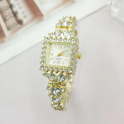 Luxury Rhinestone Square Watch Women Fashion Full Diamond Bracelet Quartz Watch Elegant Alloy Hand Chain Ladies Jewelry