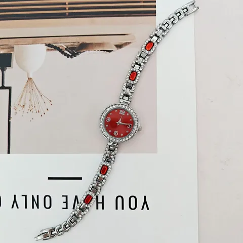 Mode Damen Quarzuhr Luxus Legierung Strass Armband Rund Analog Armbanduhr Elegant Glänzend Kette Uhr Schmuck Für Geschenk