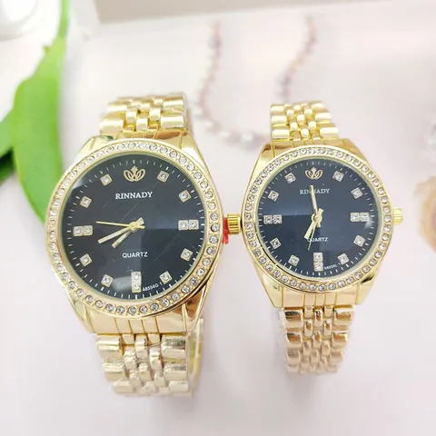 Reloj de Cuarzo de Aleación Casual de Moda Banda de Acero Dorado Diamantes de Imitación Incrustado Esfera Redonda Puntero Pantalla Relojes de Pareja Amantes Reloj de Pulsera Joyería Regalo