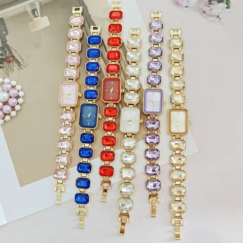 Modieus Vierkant Quarz Polshorloge Voor Dames Volledige Strass Suikerklontjesketting Polshorloge Elegant Niche Legering Horloge