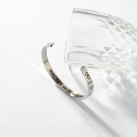 Edelstahl Graviertes Armreif Für Muttertagsgeschenk Eleganter C-Förmiger Schriftzug Armreif Mutter Dankbarkeit Schmuck Für Damen