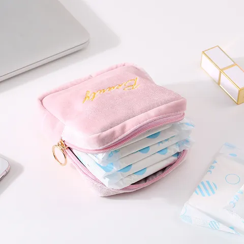 Dames Draagbare Fluwelen Maandverband Opbergtas Schattige Letter Borduurwerk Reizen Cosmetische Pouch Mini Periode Tas