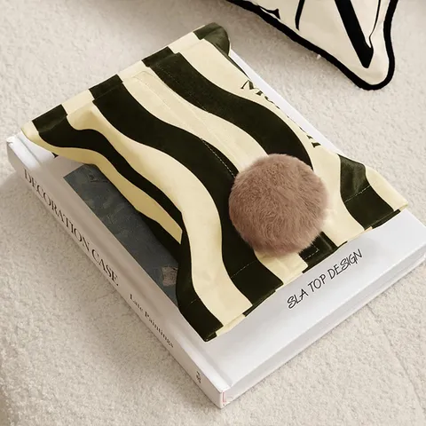 Modern Minimalist Fabric Tissue Box Cover Cute Pom Pom Decoration Rectangular Napkin Holder For Home Car Living Room