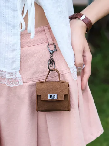 Vintage PU Leder Mini Tasche Geformt Schlüsselanhänger Exquisite Metall Schloss Münzbörse Kopfhörer Tasche Praktische Taschenanhänger Akzent