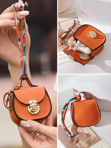 Mini Colgante de Bolso de Silla Llavero para Mujer Cuero PU con Pañuelo de Satén Cierre de Metal Monedero Funda de Auriculares
