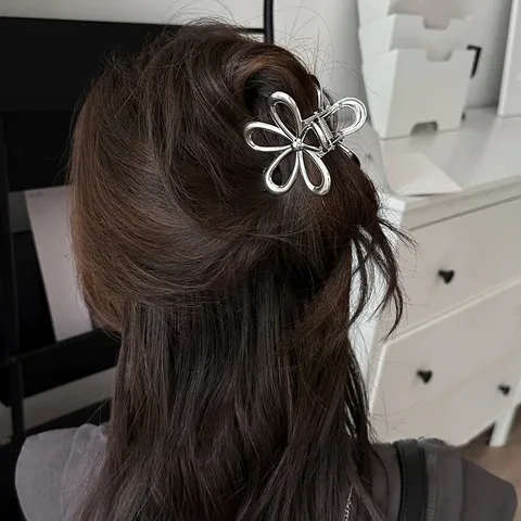 Alliage Creux Fleur Pince à Cheveux Élégante Argent Métallique Requin Mâchoire Clip Chic Botanique Antidérapant Coiffure pour Femmes Accessori Cheveux Quotidien
