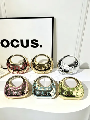 Trendige Acryl Strass Buchstabe Halbmond Umhängetasche Metallischer Glanz Box Clutch Mit Kette Für Damen Party Lässig