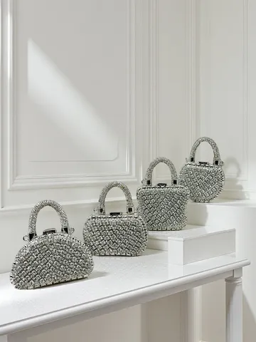Damen Strass Mini Abendtasche Mode Kette Umhängetasche Lippenstifttasche Luxus Legierung Eingelegte Party Bankett Kleine Handtasche
