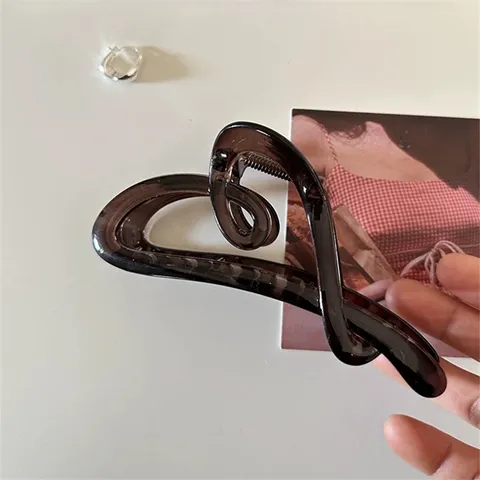 Pinza de Cangrejo de Corazón de Plástico Mate Pinza de Tiburón Grande Elegante Antideslizante Mordaza para Cabello Tocado para Mujeres Accesorios Diario