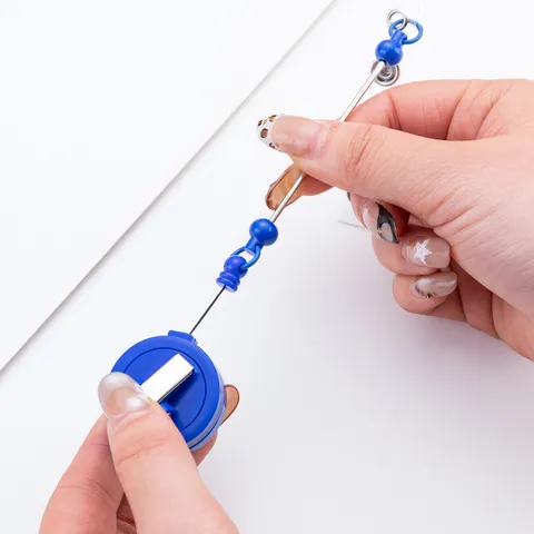 Plastiko Anaptyssomeno Badge Reel Thiki ID Kartas Me Peristrefomeno Clip