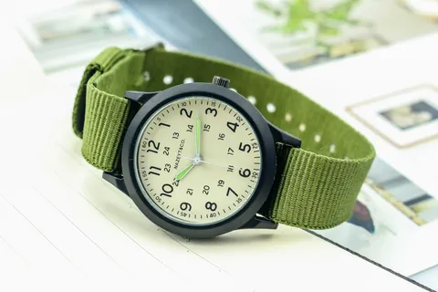 Montre Quartz Étudiant Enfant Aiguilles Lumineuses Bracelet Toile Cadran Militaire Montre Bracelet Casual Pour Fille Garçon