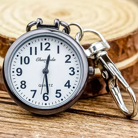 Montre Infirmière Quartz Portable Montre de Poche Chiffres Arabes Clairs Montre Médicale Clip-on pour Femmes Étudiants Extérieur