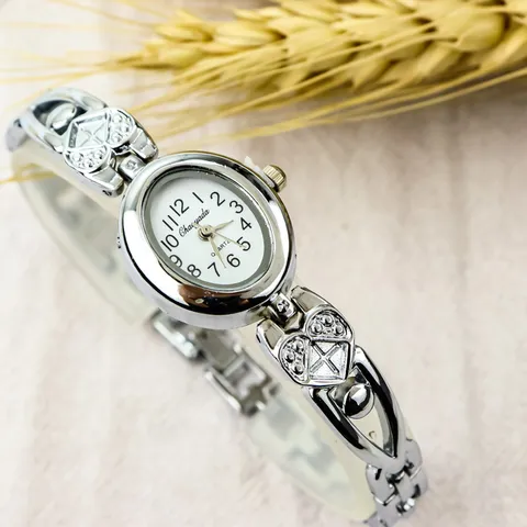 Women Retro Minimalist Quartz Watch Alloy Oval Small Dial Heart Chain Strap Fashion Wristwatch Elegant Lady Gift