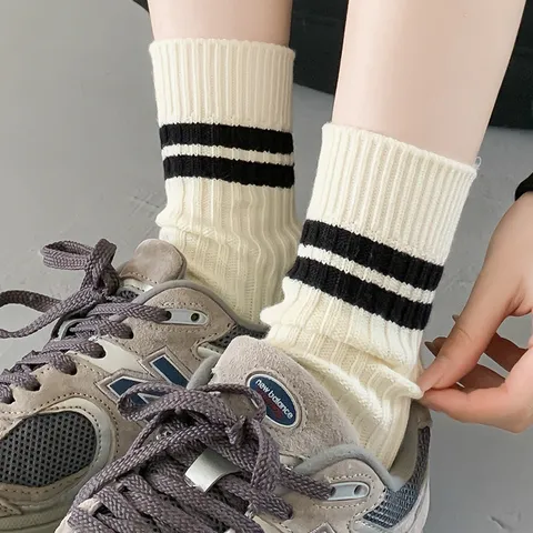 Unisex College Style Contrast Striped Crew Socks Cotton Soft Breathable Fall Winter Casual Fashion Tube Socks