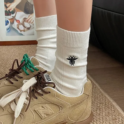 Calcetines de Media Pantorrilla de Lana Cálidos de Invierno para Mujer Vintage Bordado Diseño de Abeja Suave Cómodo Uso Diario Casual