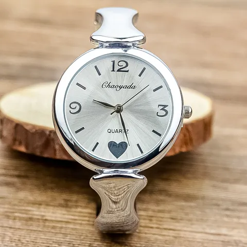 Womens Casual Quartz Watch Fashion Simple Heart Bangle Wristwatch Alloy Strap Elegant Ladies Timepiece Wrist Watch