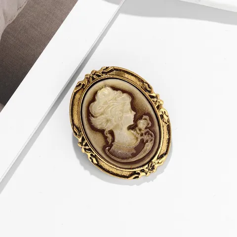 Vintage Court Style Zinc Alloy Cameo Brooch Pin Elegant Hollow Border Victorian Portrait Relief Brooch For Suit Shirt Unisex Jewelry