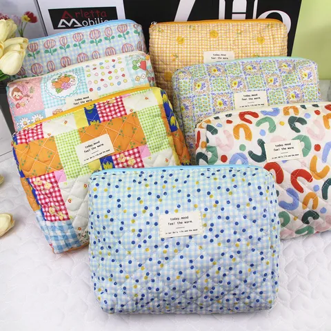Large Capacity Quilted Cotton Cosmetic Bag Portable Travel Makeup Pouch Cute Floral Pattern Zipper Toiletry Organizer