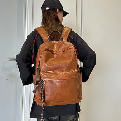 Vintage PU Leder Rucksack Herren Damen Einfache Pendler Schultasche Große Kapazität Universität Student Reise Rucksack Mit Bären Anhänger
