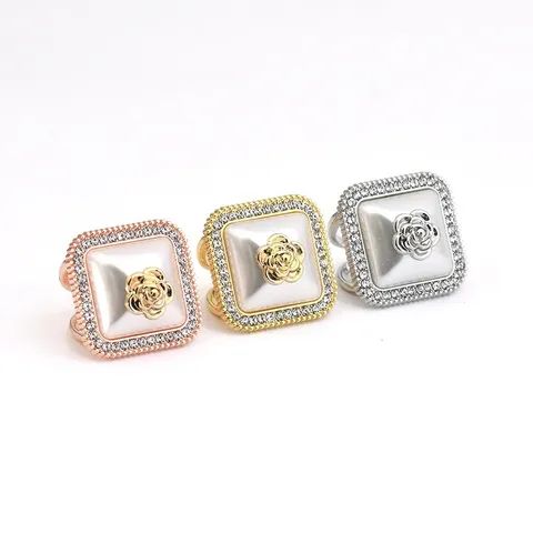 Donna Lusso Quadrato Camelia Strass Fibbia per Sciarpa di Seta Clip per Sciialle Anello di Fissaggio Angolo Camicia Accessorio Moda