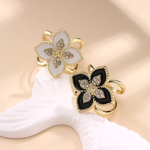 Stile Coreano Quadrifoglio Fibbia per Sciarpa in Seta Lega Smalto Strass Spilla Moda Gioielli Anello per Sciarpa Clip Regalo