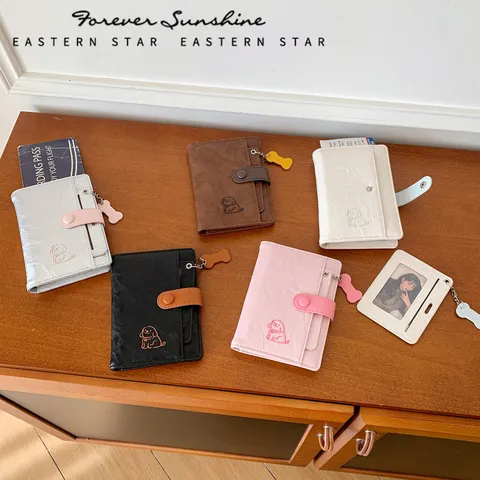 Porta Passaporto per Cuccioli Carino in Pelle PU Organizzatore Documenti da Viaggio Custodia per Carte Portafoglio con Ciondolo a Osso